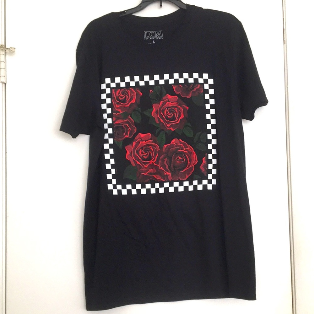 Roses 🌹 black L tee shirt